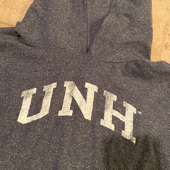 UNH University of New Hampshire sweatshirt - Picture 2 of 2